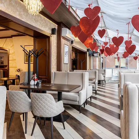 Marmaros & Aparthotel 3*