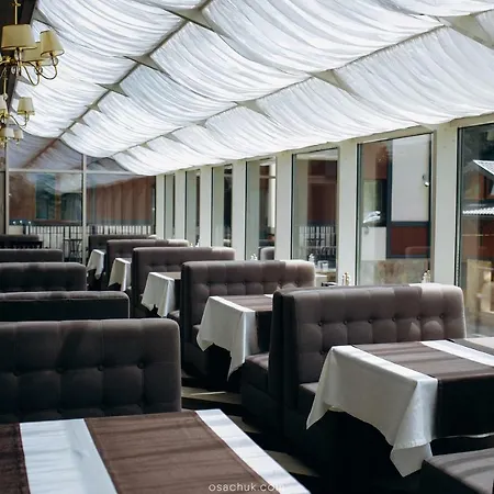 アパートホテル Marmaros & 3*