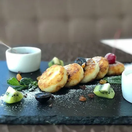 Marmaros & アパートホテル